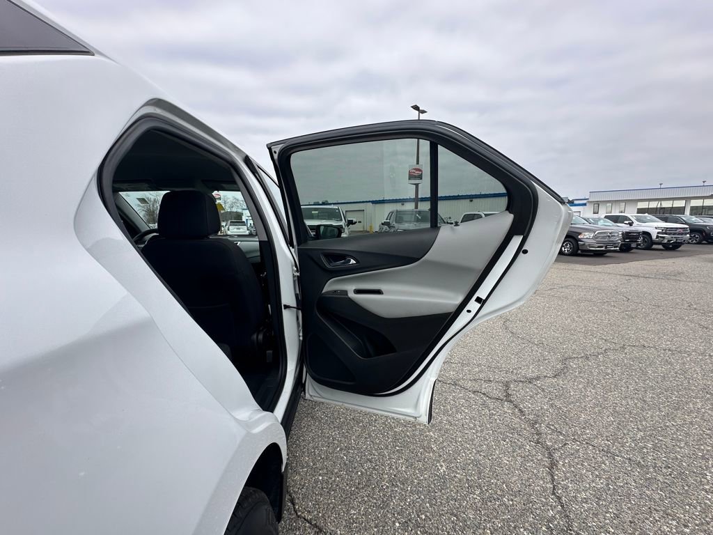 Used 2021 Chevrolet Equinox LS w/ LS Convenience Package image 14