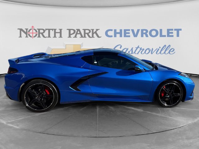 Used 2021 Chevrolet Corvette Stingray Preferred Cpe w/ Z51 Performance Package RWD image 2