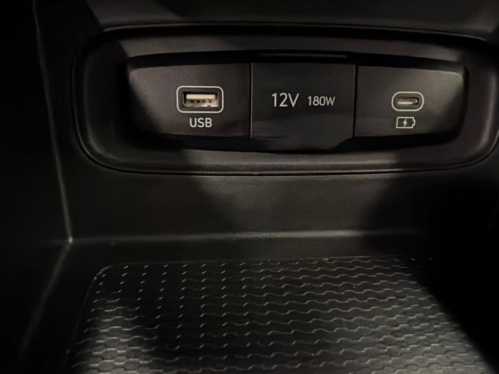 Used 2023 Hyundai Venue SEL FWD image 21