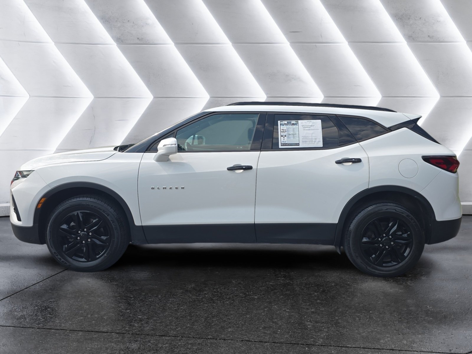 Used 2020 Chevrolet Blazer LT FWD image 2