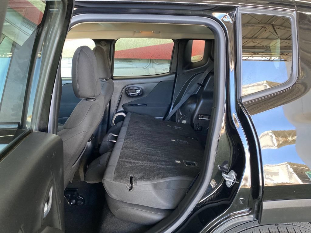Used 2017 Jeep Renegade Latitude FWD image 29