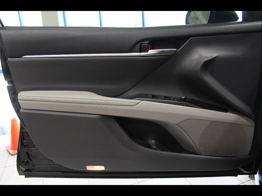 Used 2021 Toyota Camry XSE w/ Navigation Upgrade Package FWD image 15