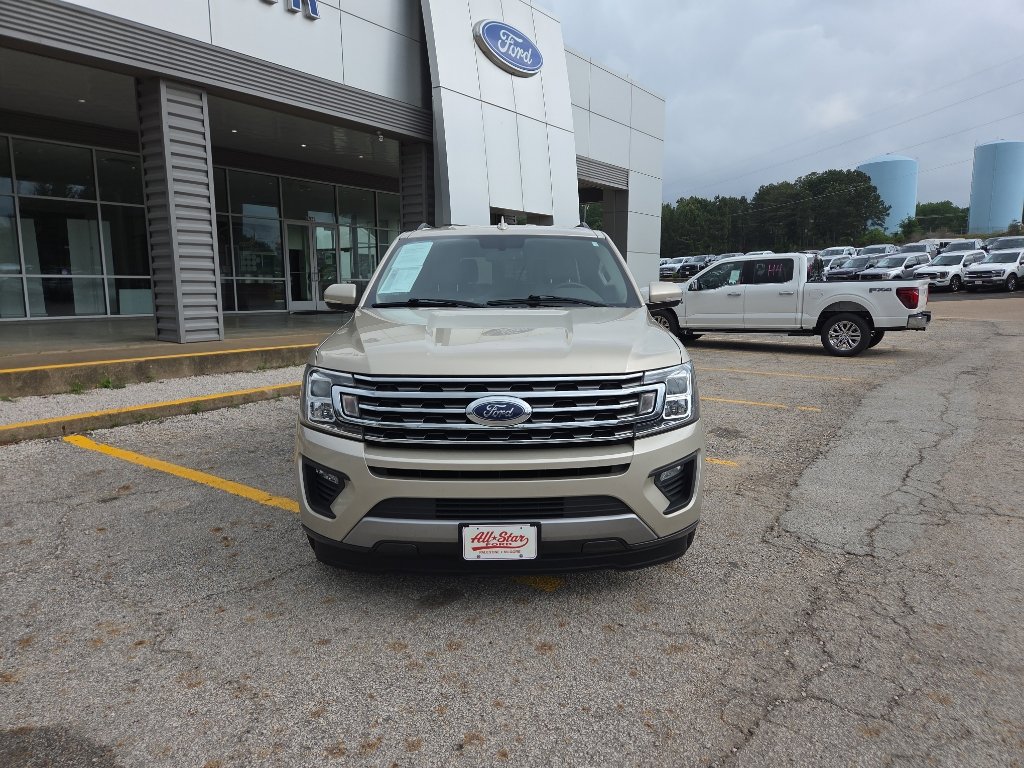 Used 2018 Ford Expedition XLT w/ Equipment Group 202A RWD image 2