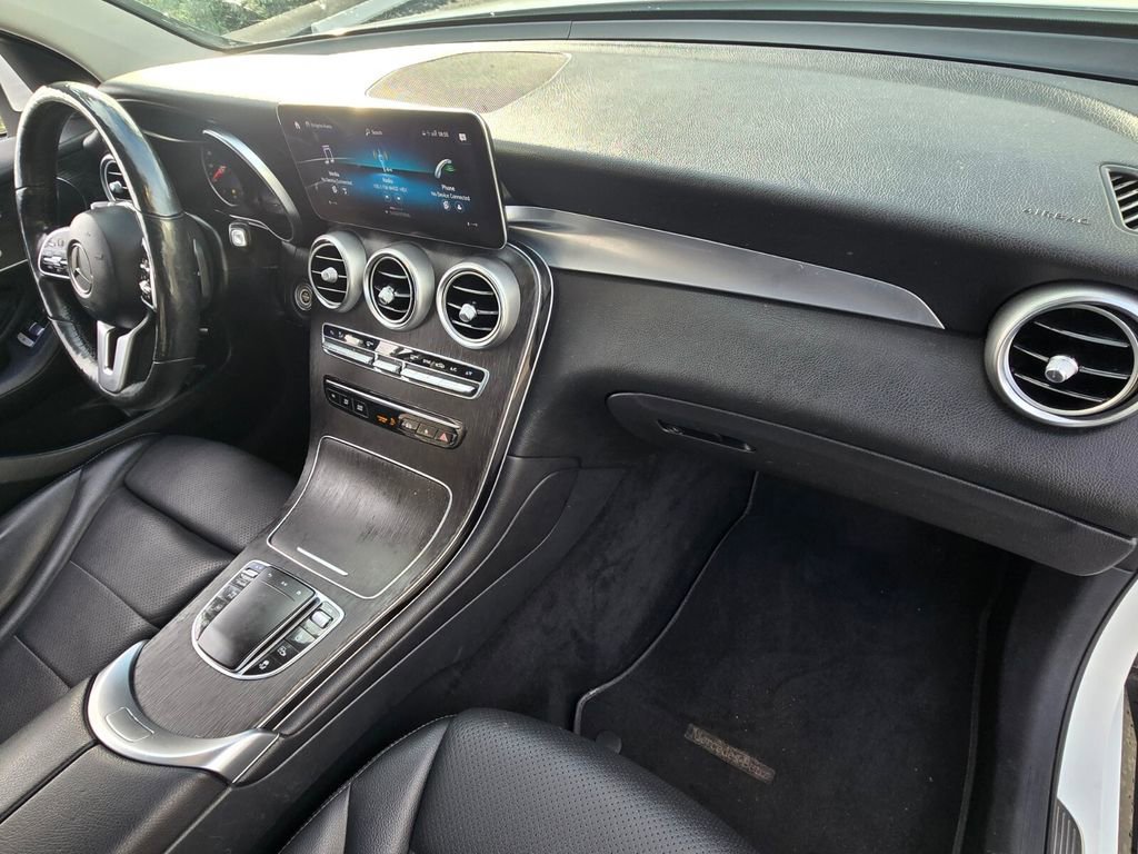 Used 2021 Mercedes-Benz GLC 300 4MATIC image 17