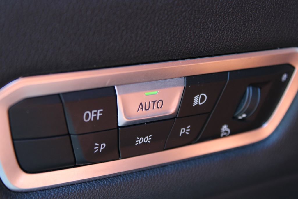 Used 2023 BMW X7 xDrive40i w/ M Sport Package AWD/4WD image 22
