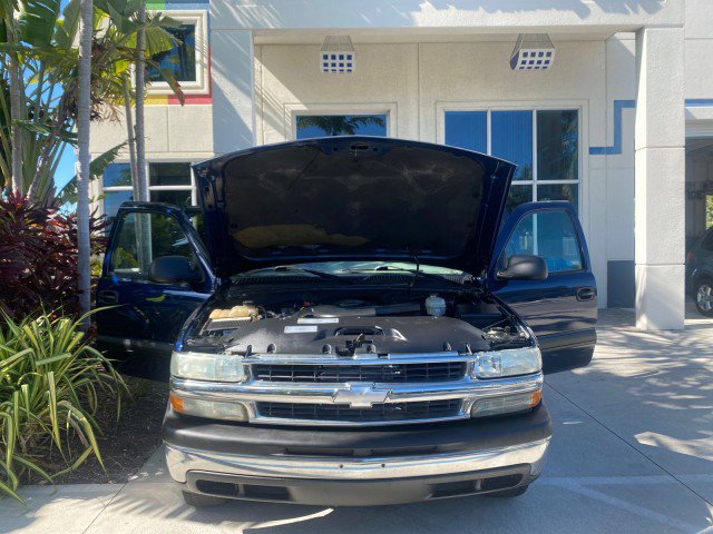 Used 2003 Chevrolet Suburban LS image 18