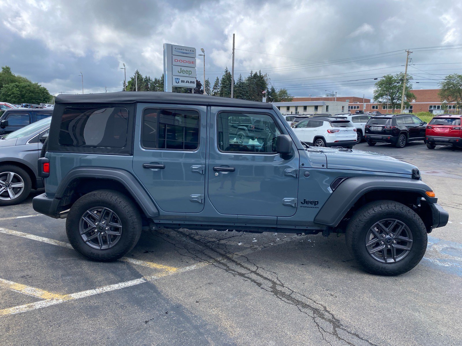 Used 2025 Jeep Wrangler Unlimited Sport AWD/4WD image 6