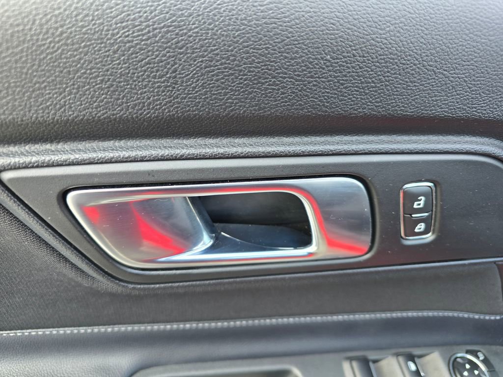 Used 2020 Ford Mustang Convertible image 19