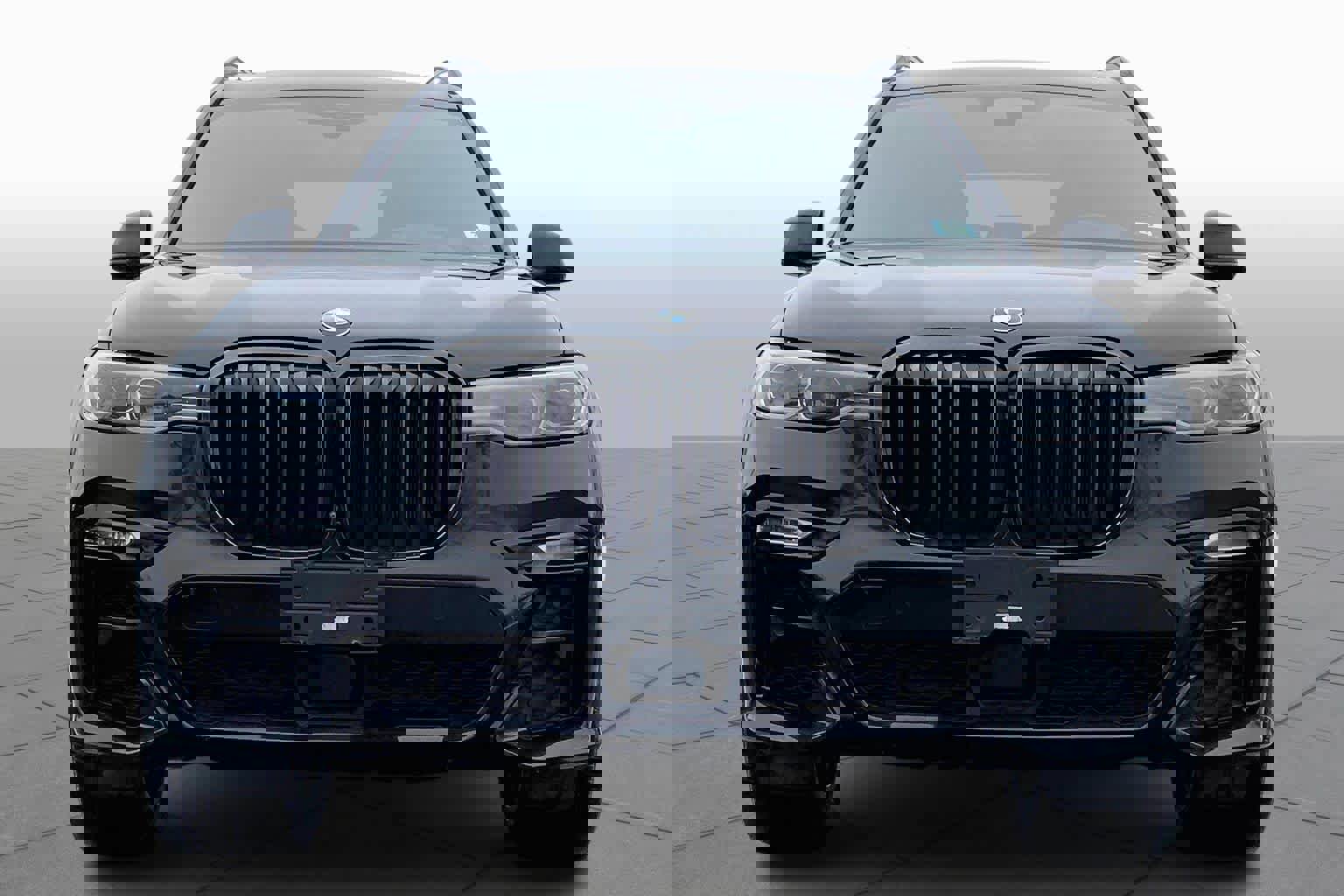 Used 2022 BMW X7 M50i image 3