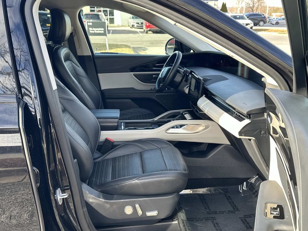 Used 2024 Lincoln Nautilus Reserve AWD/4WD image 28