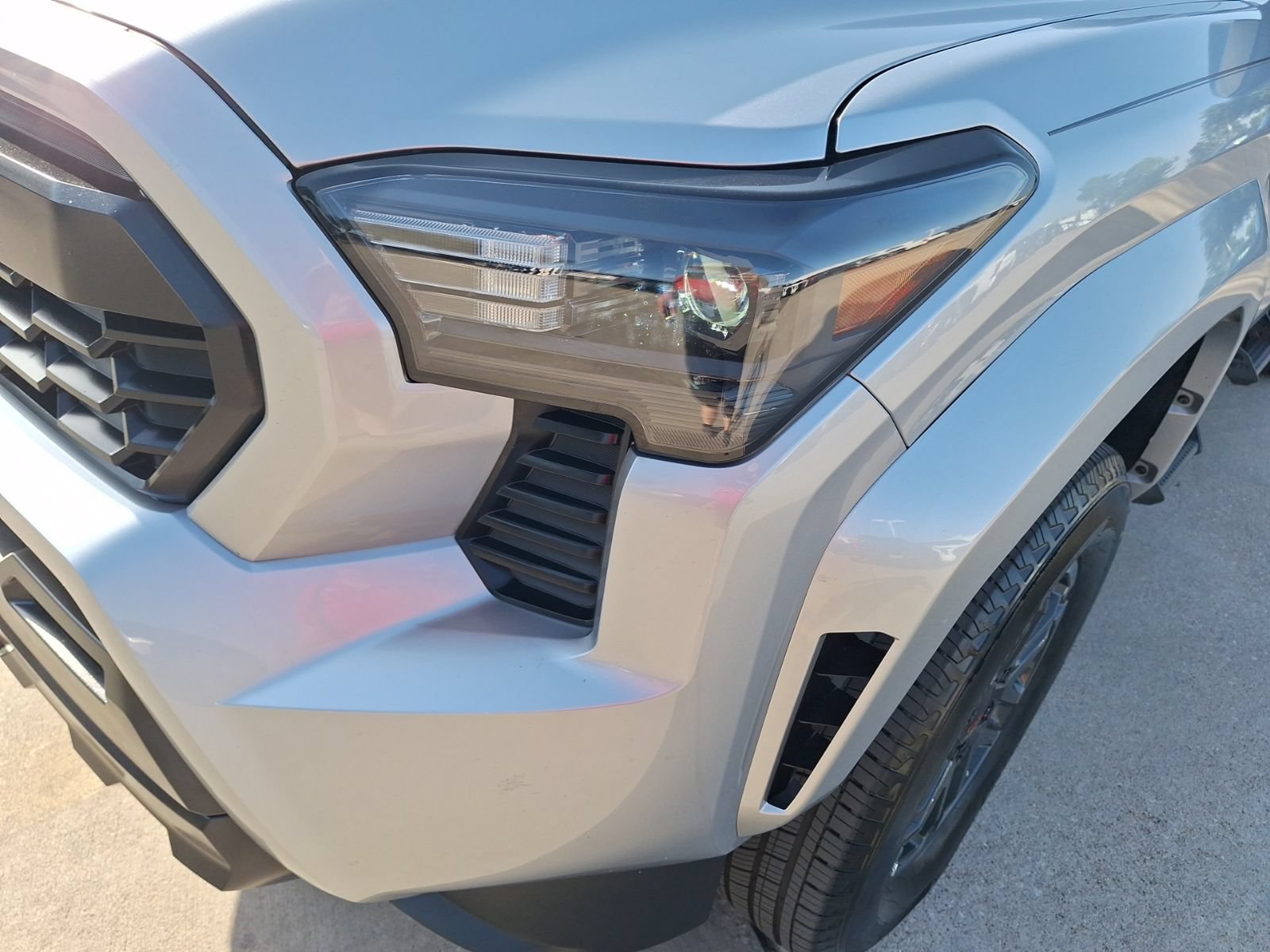 Used 2024 Toyota Tacoma TRD Sport AWD/4WD image 10