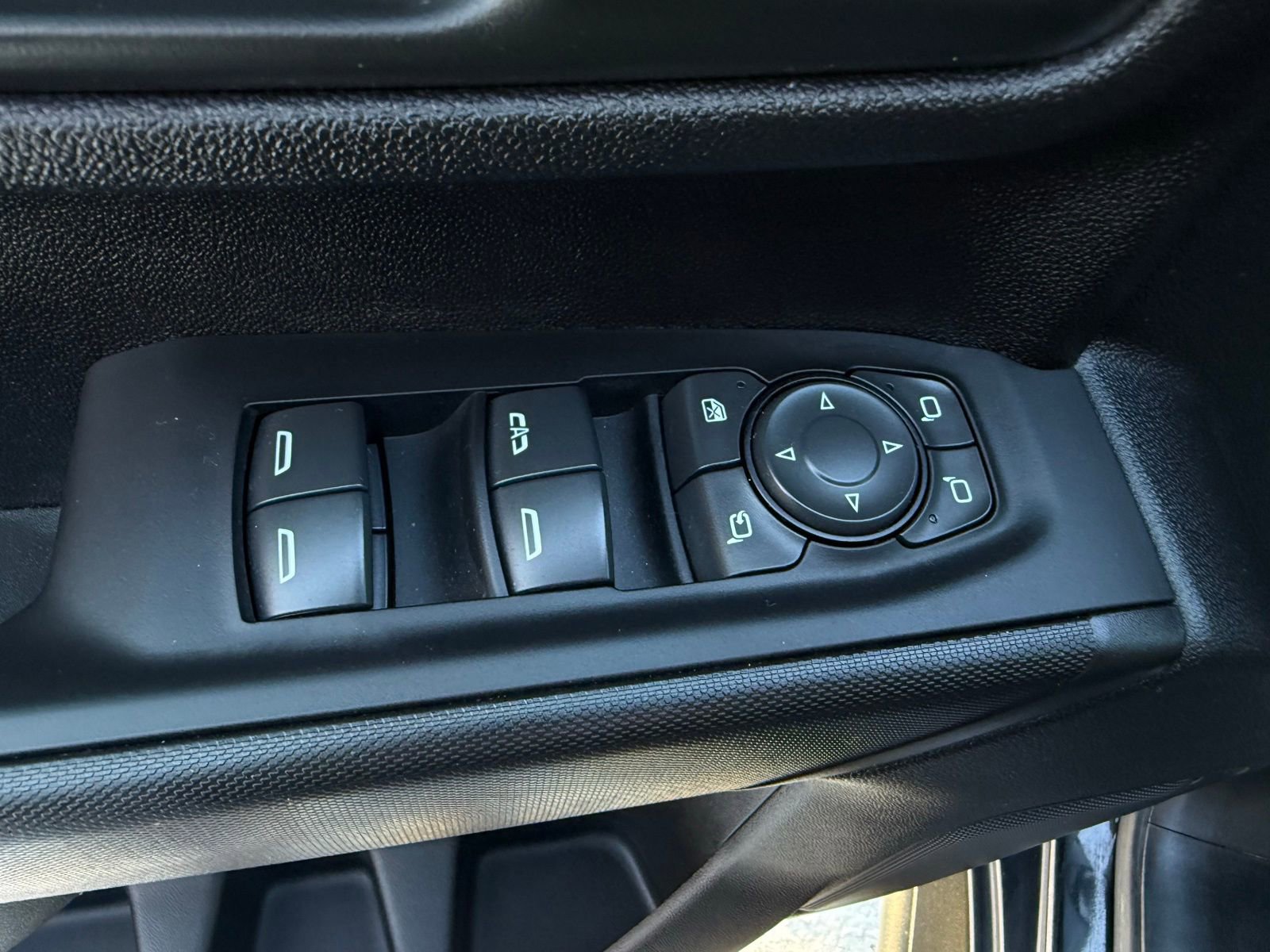 Used 2025 Chevrolet Silverado 2500 Custom w/ Custom Value Package image 10