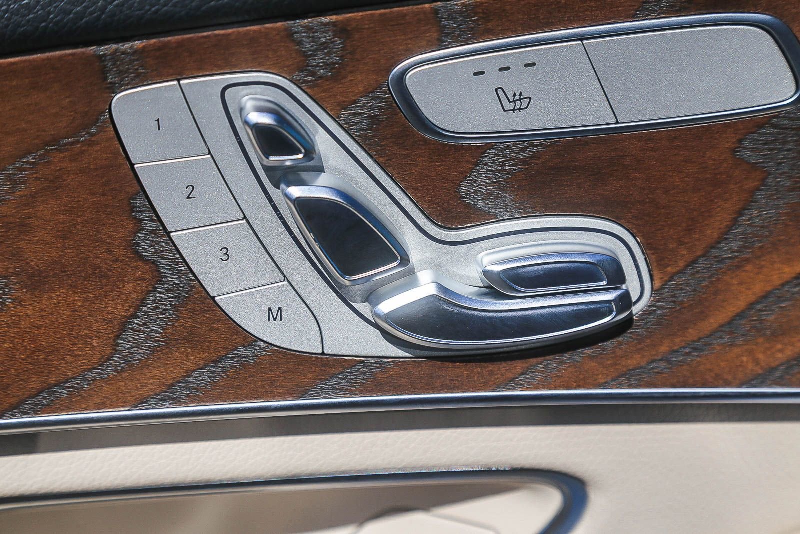 Used 2018 Mercedes-Benz GLC 300 4MATIC image 23