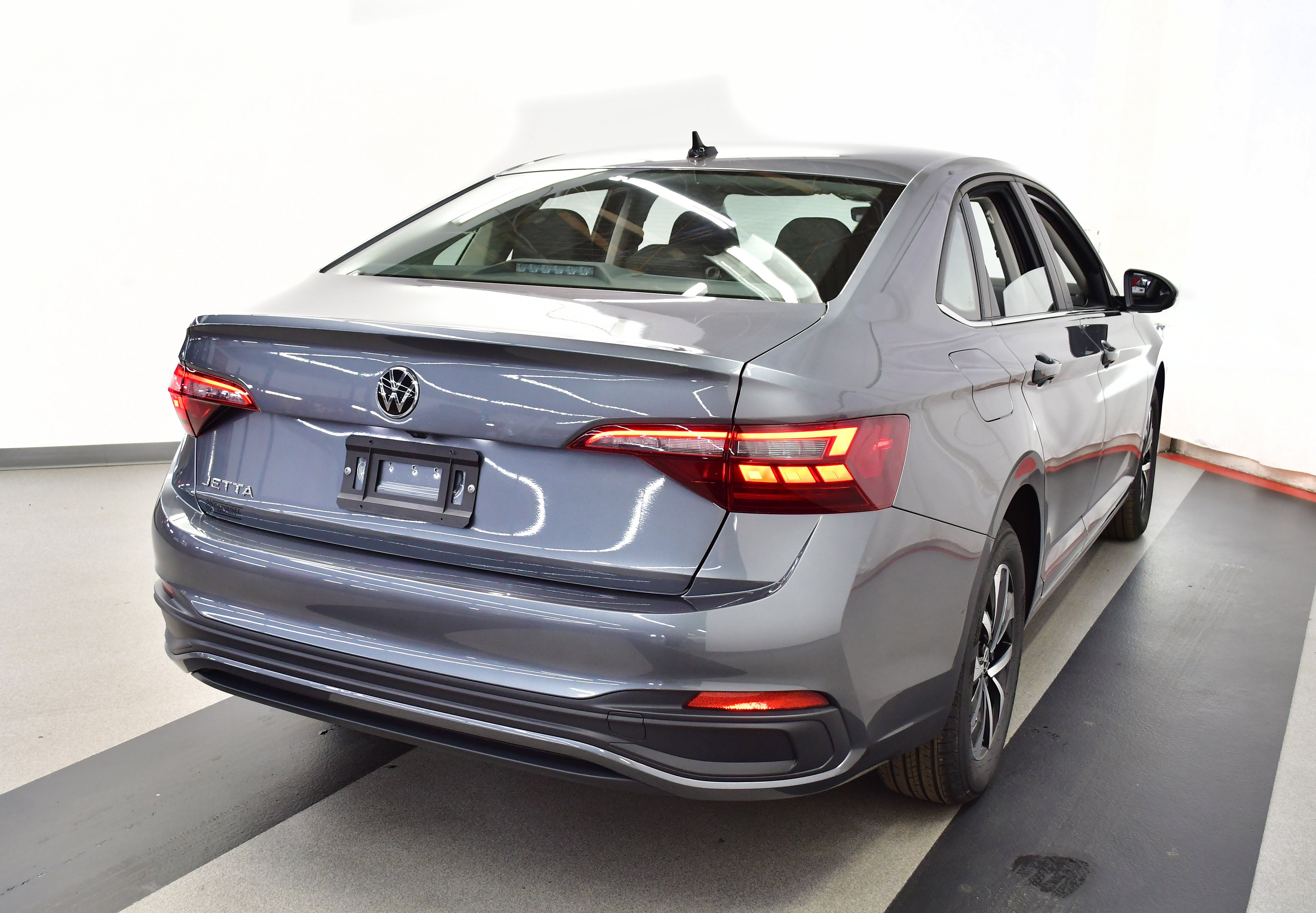 Used 2024 Volkswagen Jetta S image 10