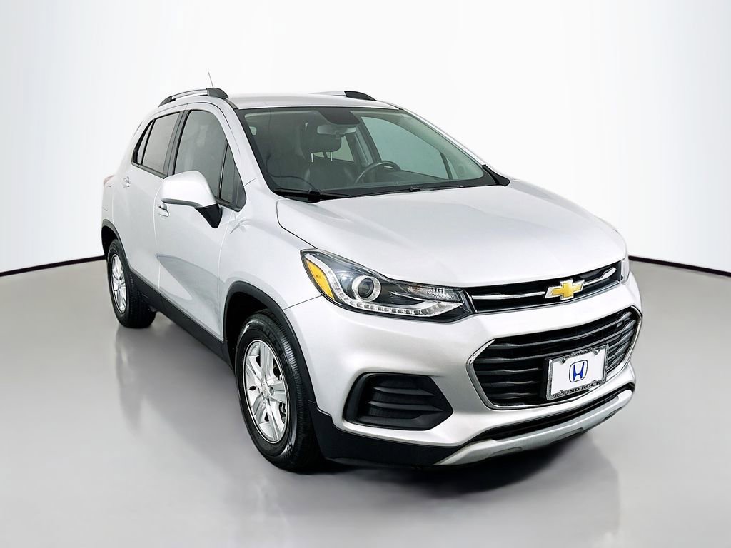 Used 2021 Chevrolet Trax LT w/ LT Convenience Package image 3