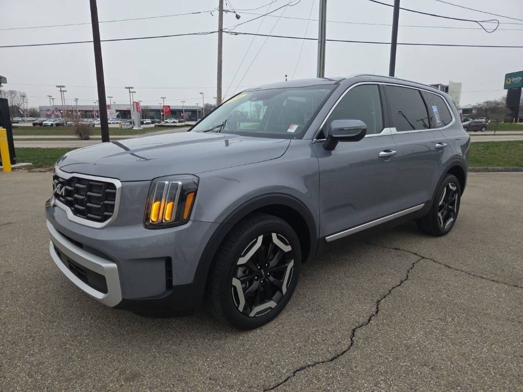 Used 2024 Kia Telluride S image 3