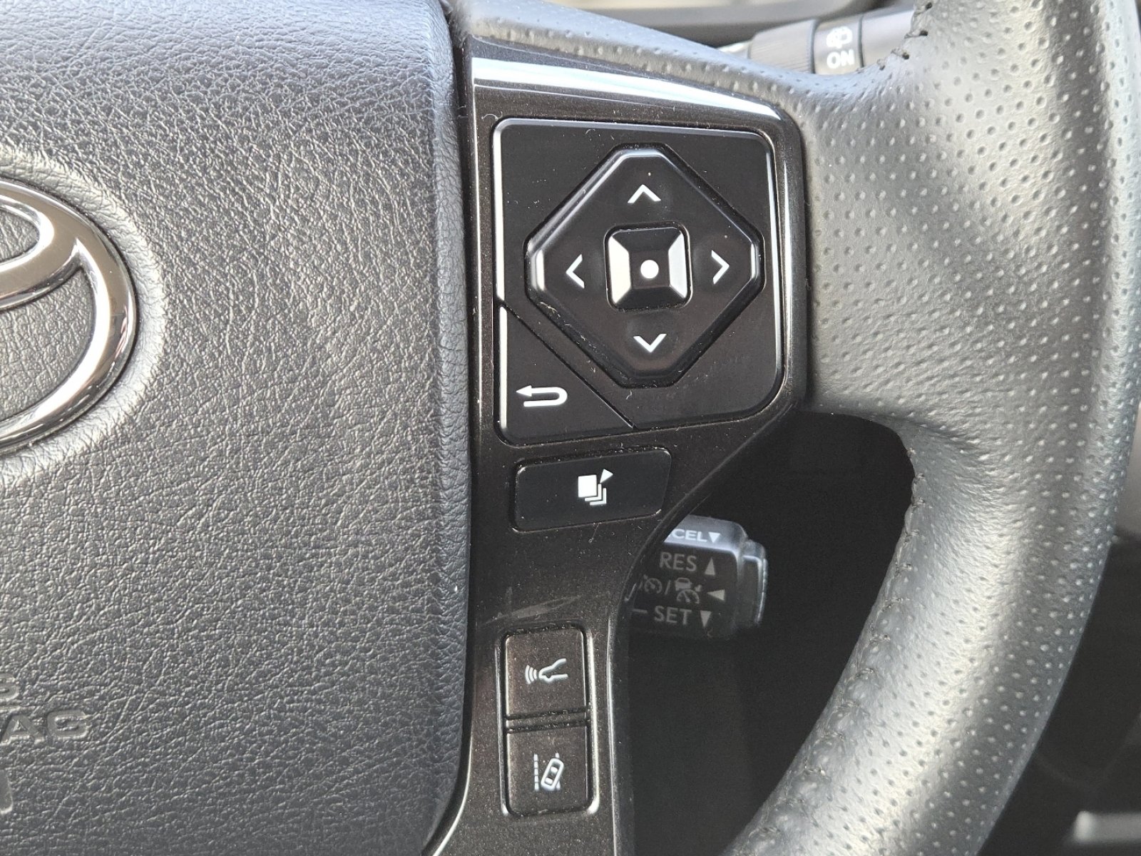 Used 2022 Toyota 4Runner TRD Off-Road image 10