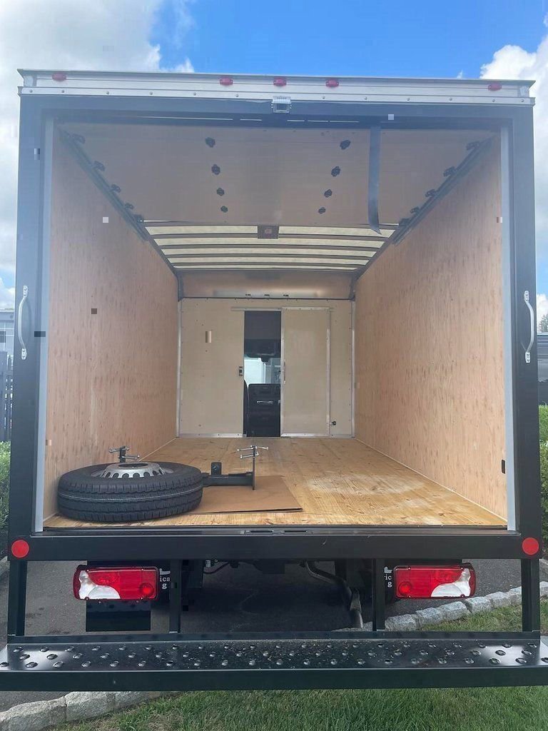 Used 2024 Mercedes-Benz Sprinter 4500 image 3