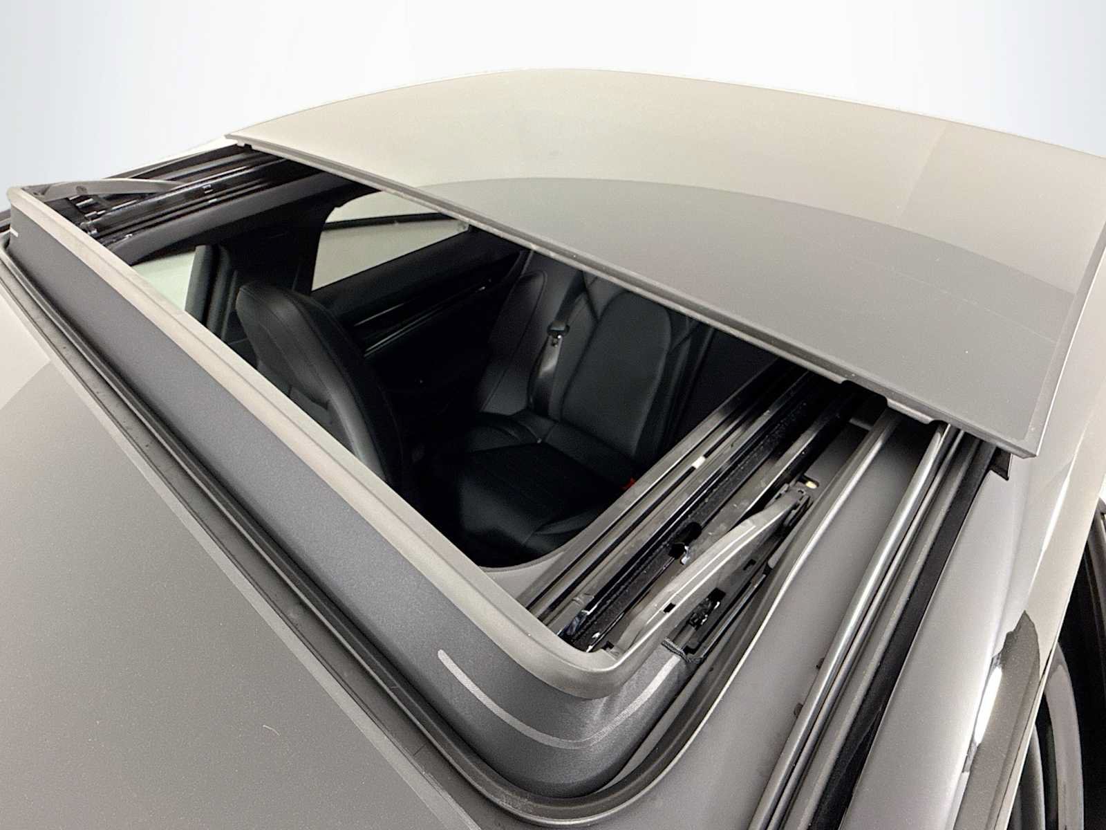 Used 2026 Porsche Panamera RWD image 22