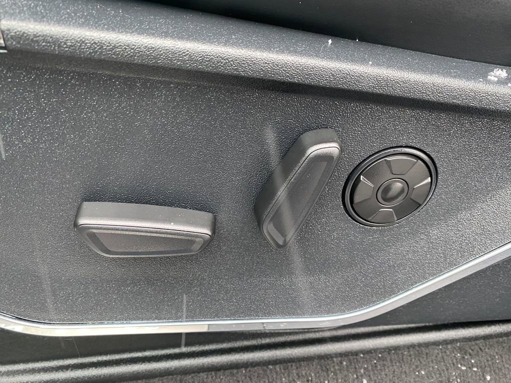 Used 2025 Ford F250 Platinum image 13