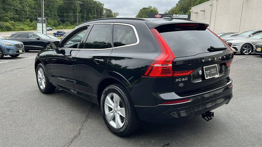 Used 2022 Volvo XC60 B5 Momentum w/ Climate Package image 3