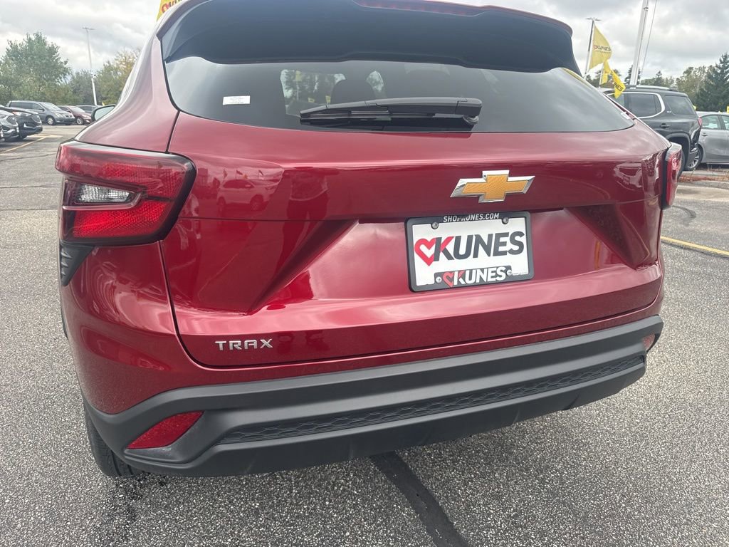 Used 2025 Chevrolet Trax LS image 9