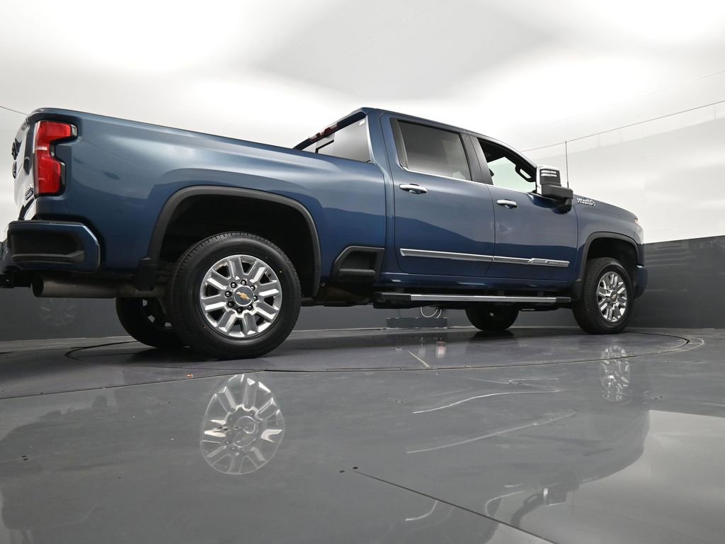 Used 2025 Chevrolet Silverado 2500 High Country w/ Technology Package AWD/4WD image 33