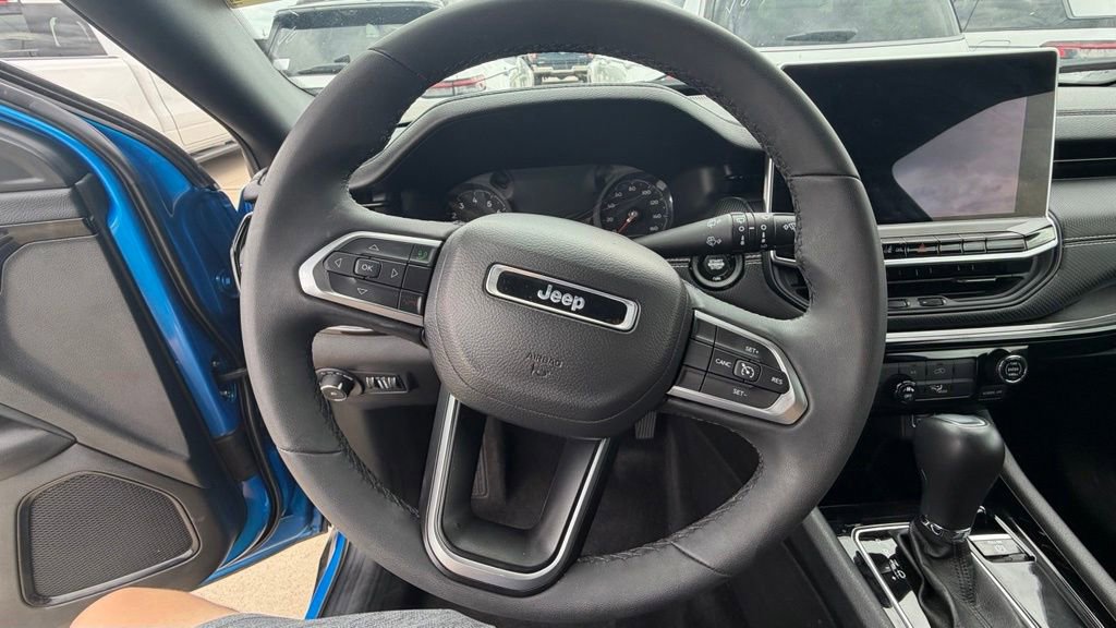 Used 2023 Jeep Compass Latitude AWD/4WD image 15