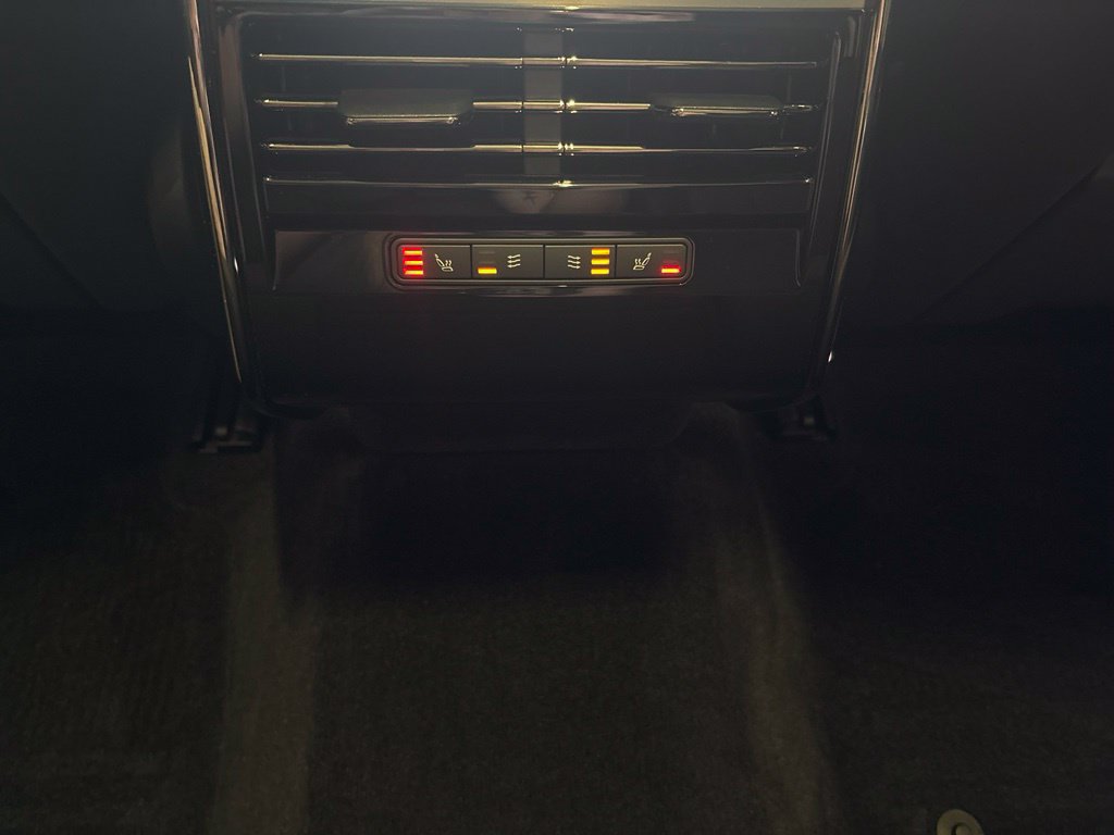 Used 2025 Land Rover Range Rover Sport AWD/4WD image 23