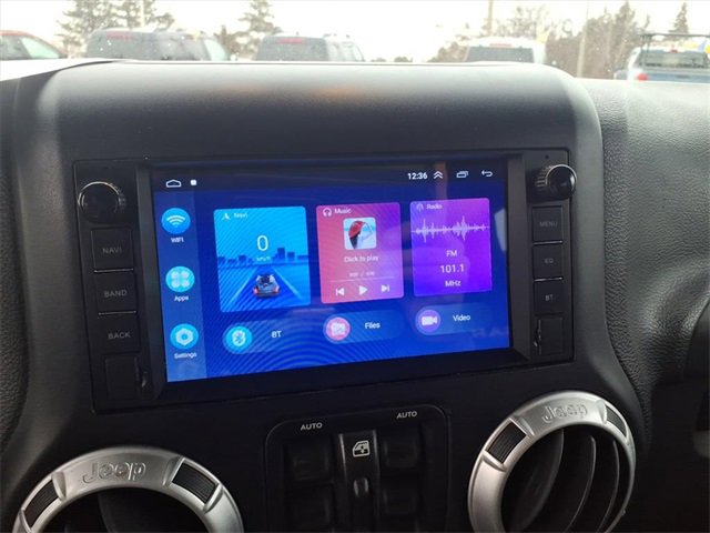 Used 2015 Jeep Wrangler Unlimited Sahara w/ Connectivity Group image 15