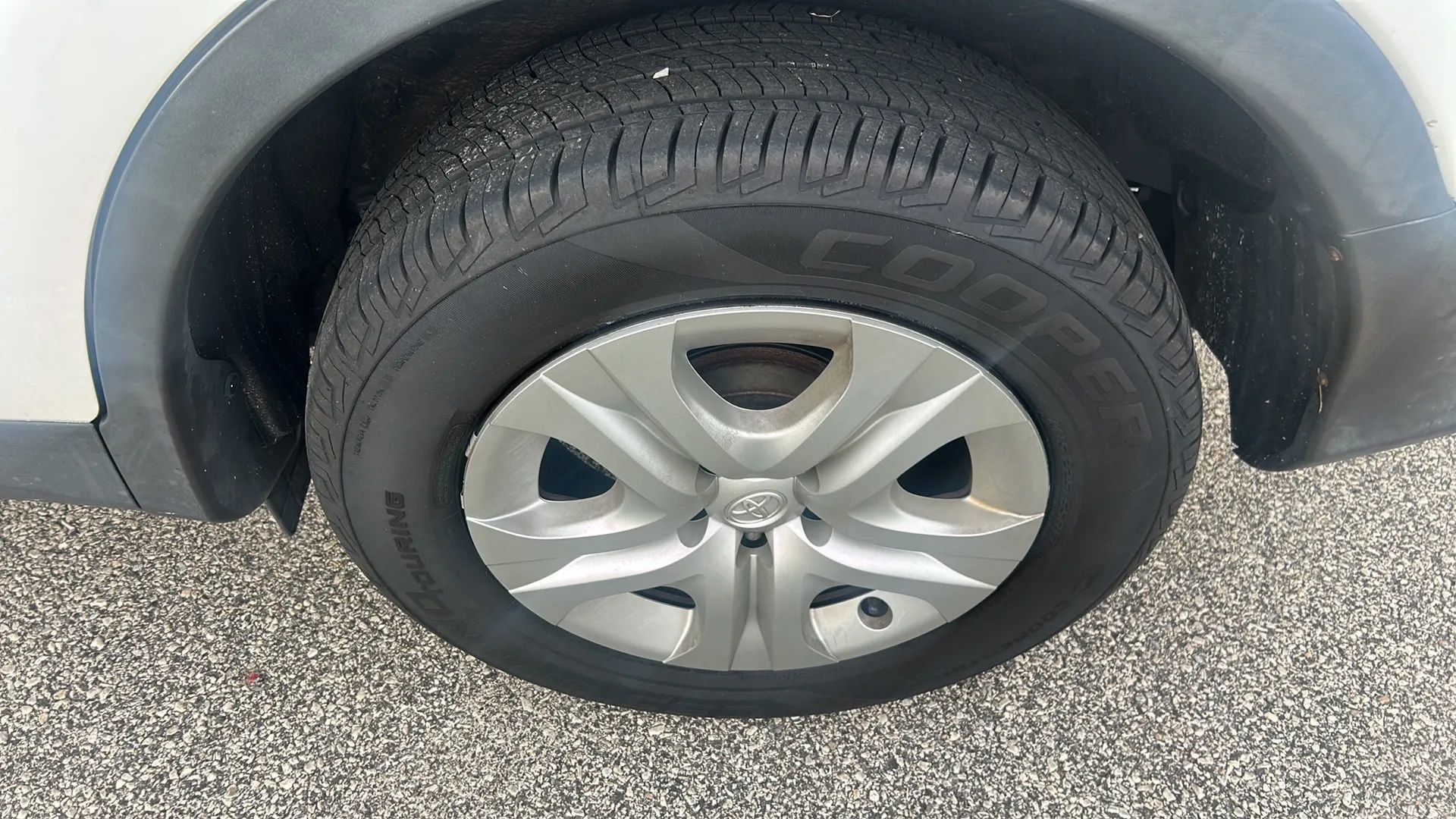 Used 2015 Toyota RAV4 LE image 21
