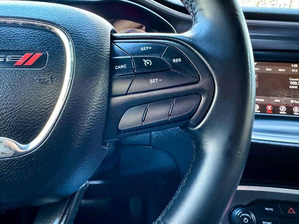 Used 2019 Dodge Challenger SXT image 21