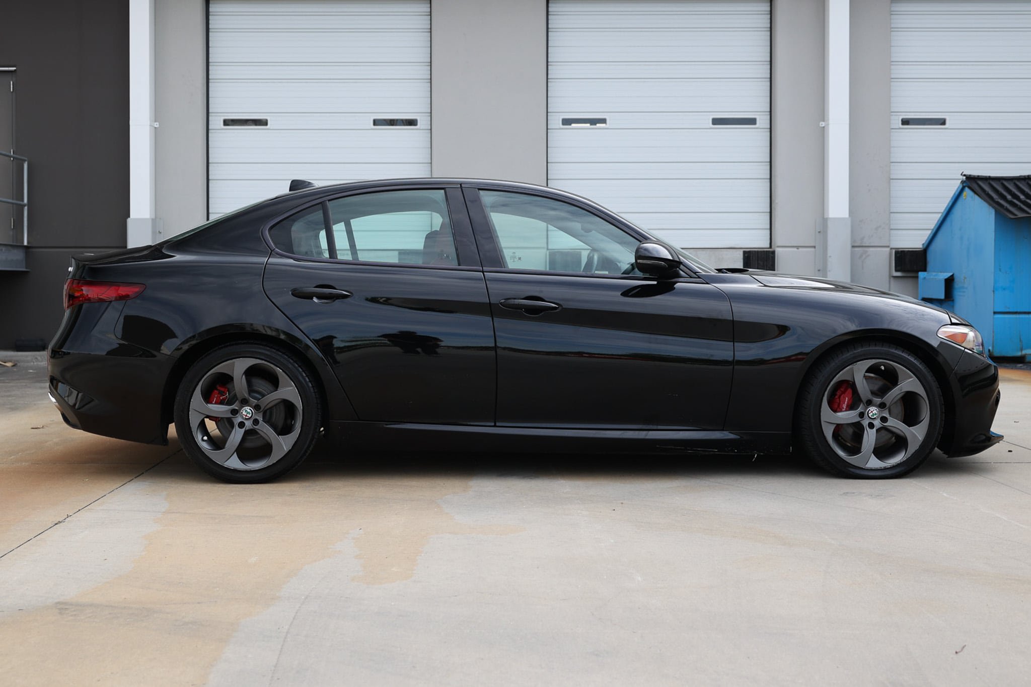 Used 2019 Alfa Romeo Giulia w/ Quick Order Package 22K Sport RWD image 17