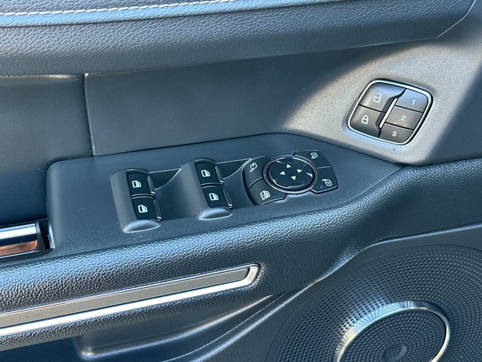 Used 2024 Ford Expedition XLT image 13