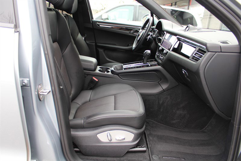 Used 2022 Porsche Macan AWD/4WD image 26