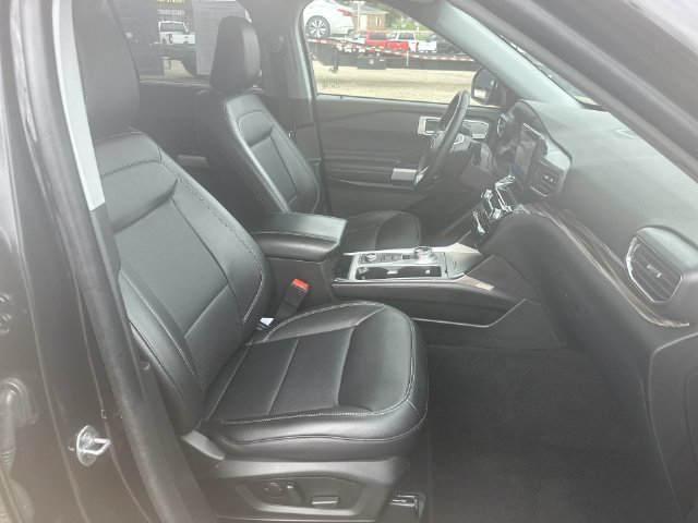 Used 2023 Ford Explorer Limited w/ Equipment Group 301A AWD/4WD image 29