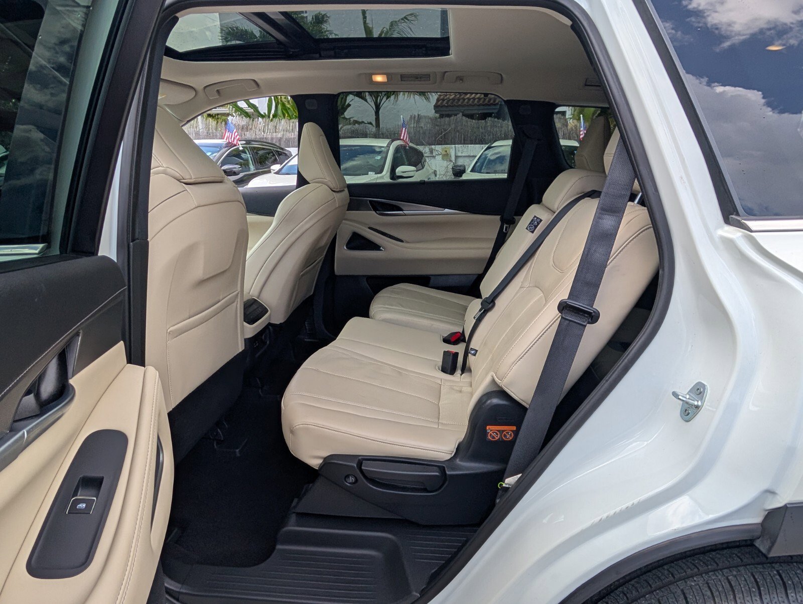 Used 2023 INFINITI QX60 Luxe w/ Vision Package FWD image 12