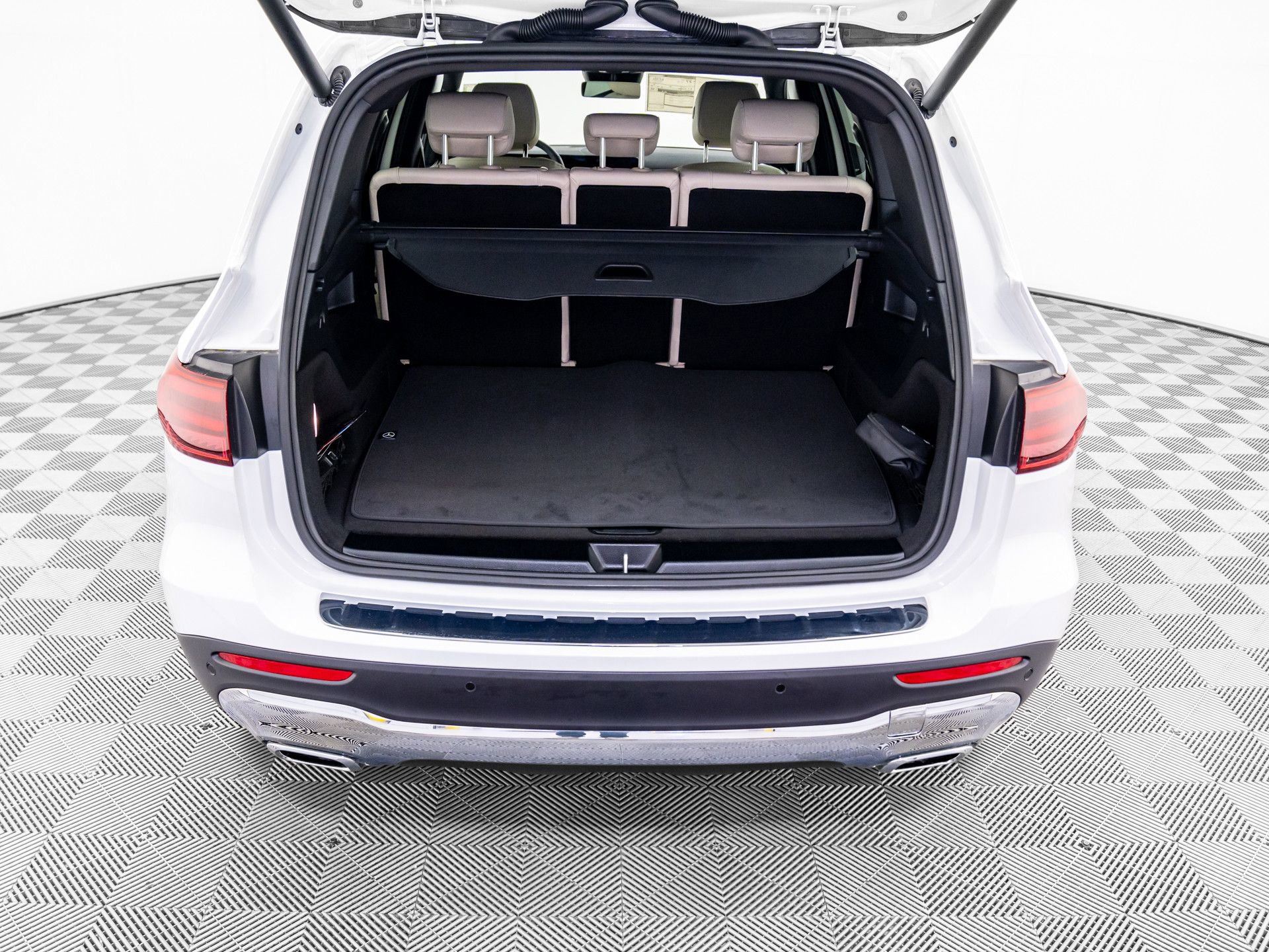 New 2025 Mercedes-Benz GLB 250 4MATIC image 29