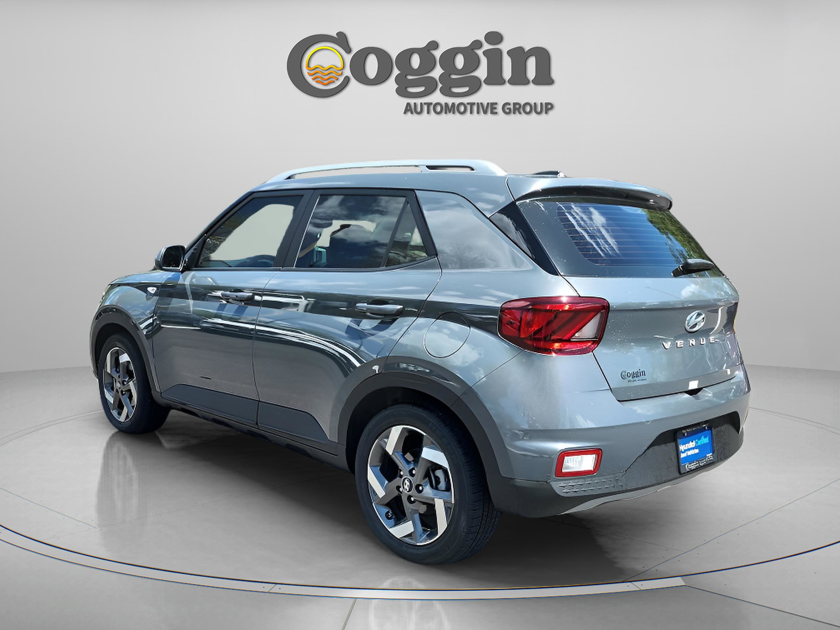 Certified 2026 Hyundai Venue SEL FWD image 3