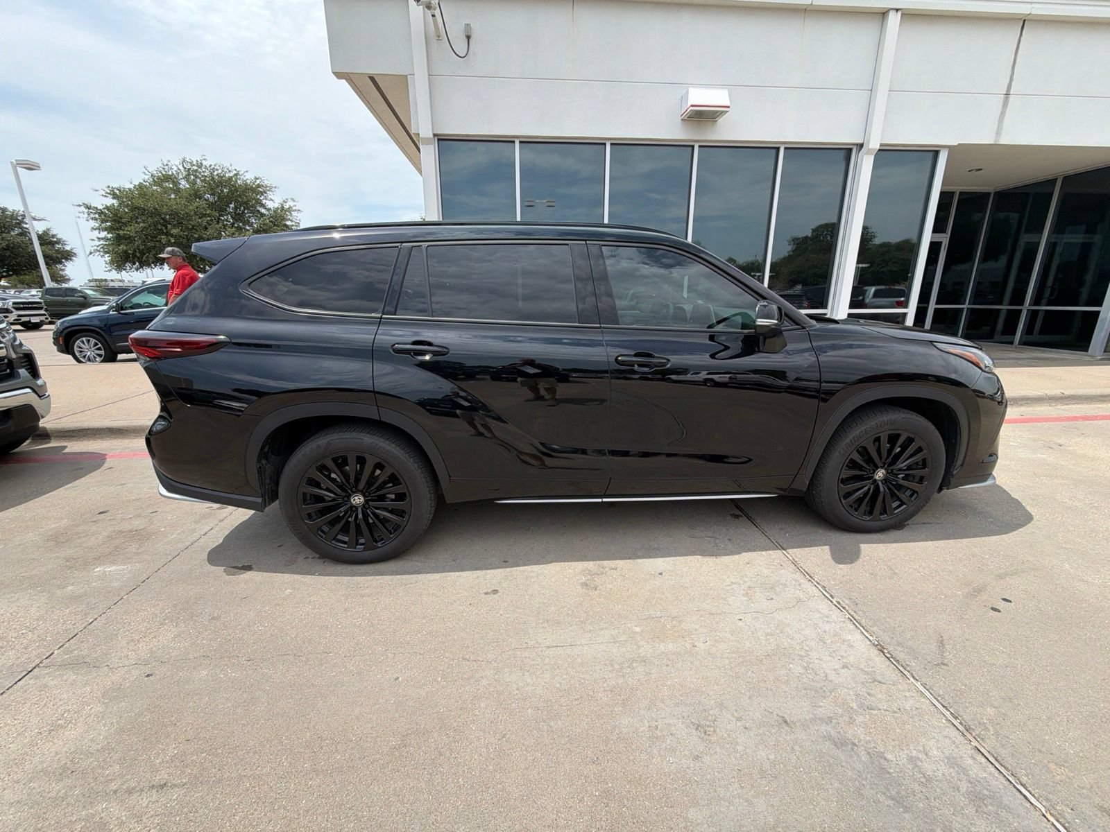 Used 2025 Toyota Highlander XSE AWD/4WD image 5