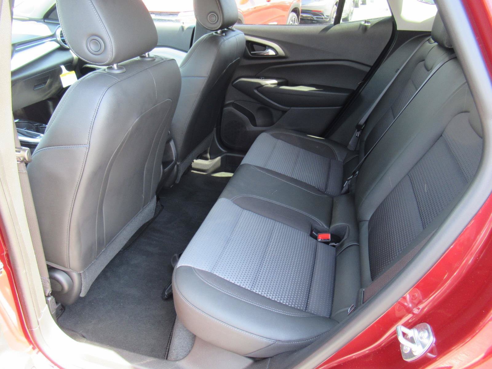 Certified 2024 Chevrolet Trax LT FWD image 30