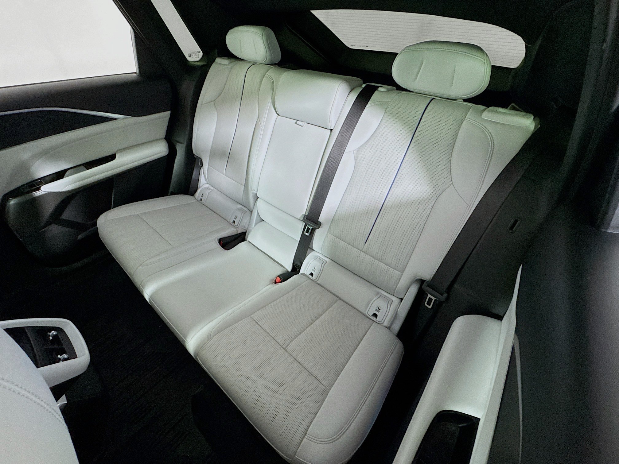 Used 2024 Cadillac Lyriq Luxury AWD/4WD image 22