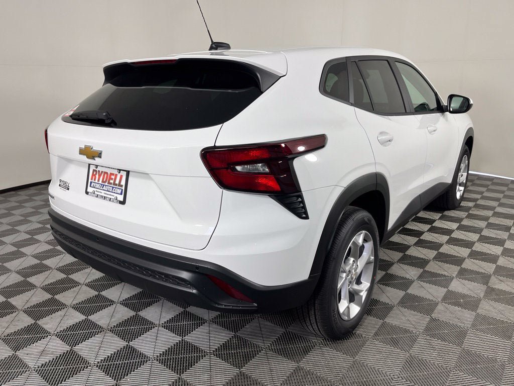 New 2026 Chevrolet Trax LS w/ LS Convenience Package FWD image 4
