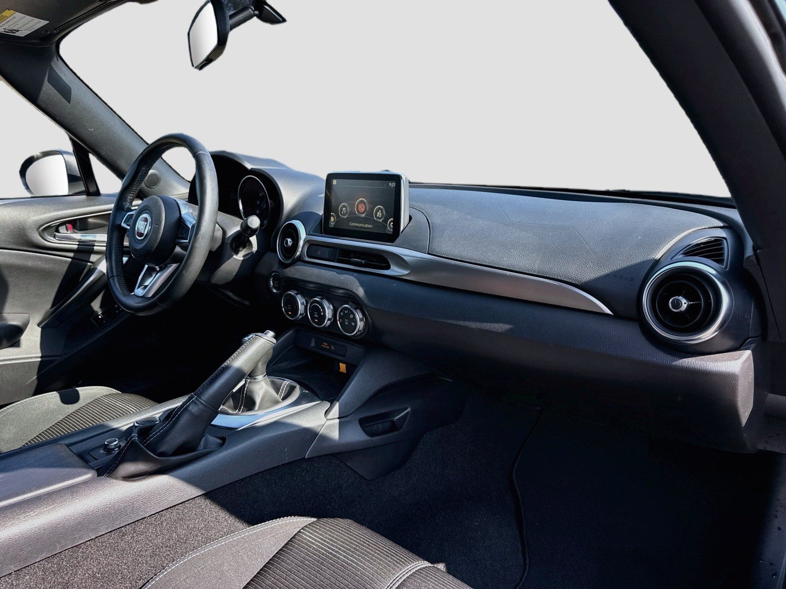 Used 2018 FIAT 124 Spider Classica w/ Technology & Siriusxm Group RWD image 23