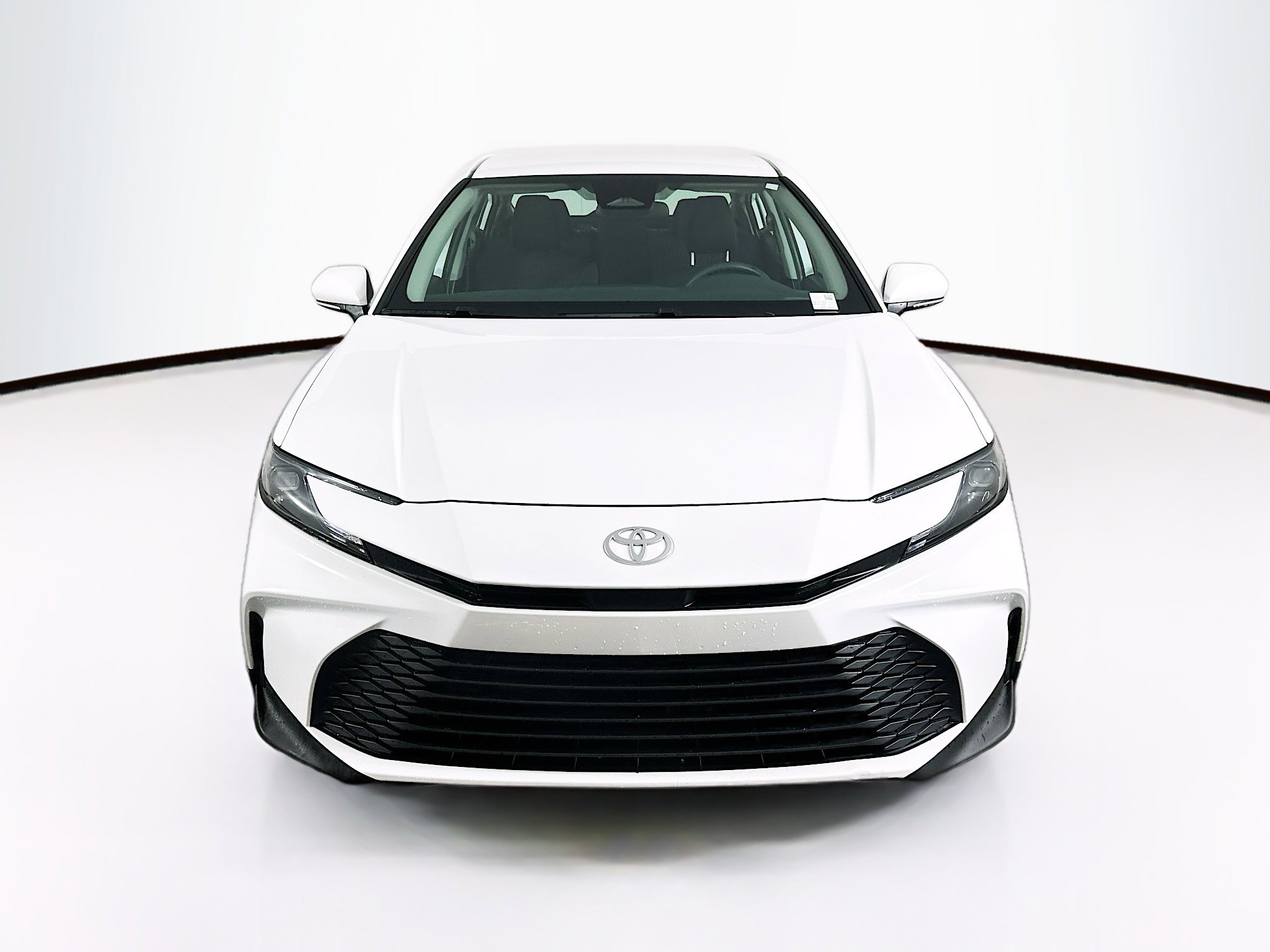 Used 2025 Toyota Camry LE image 2