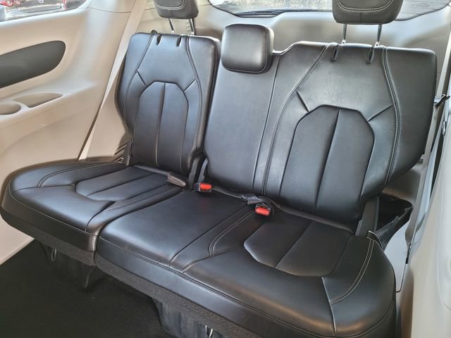 Certified 2024 Chrysler Pacifica Touring-L image 18