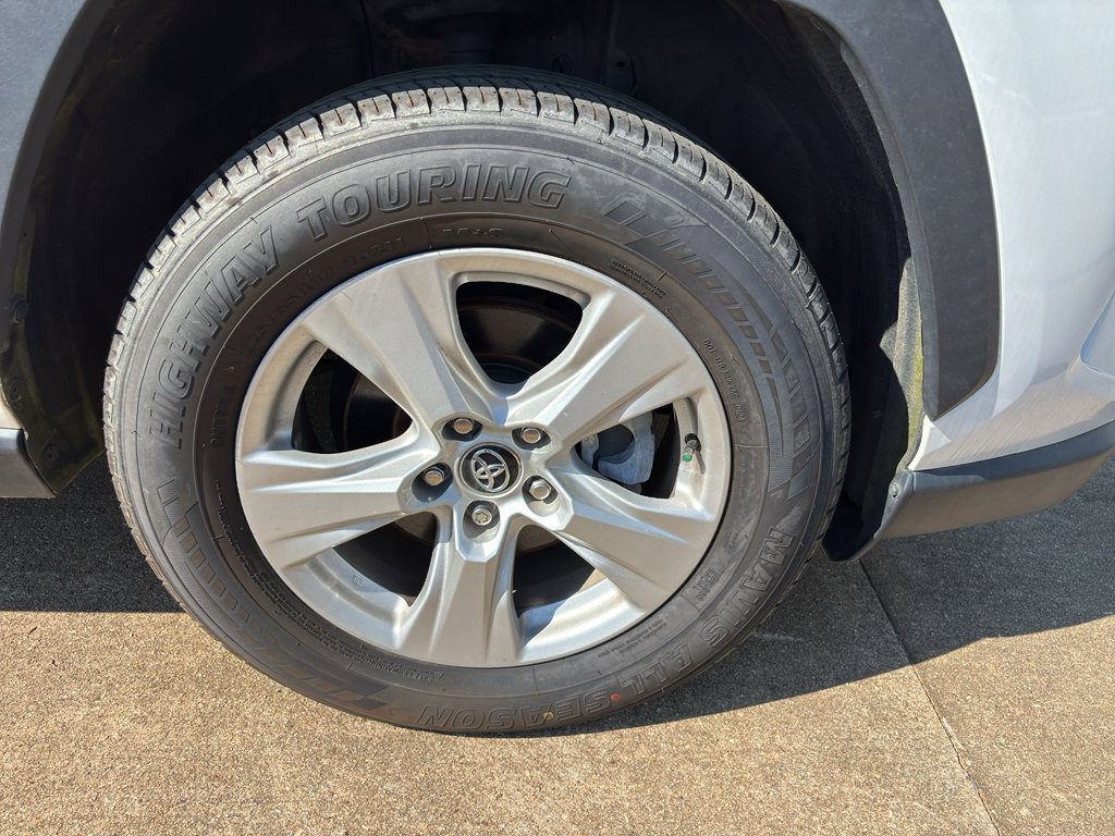 Used 2020 Toyota RAV4 XLE w/ Convenience Package image 4