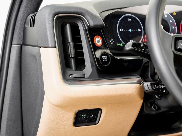 Certified 2025 Porsche Cayenne image 11