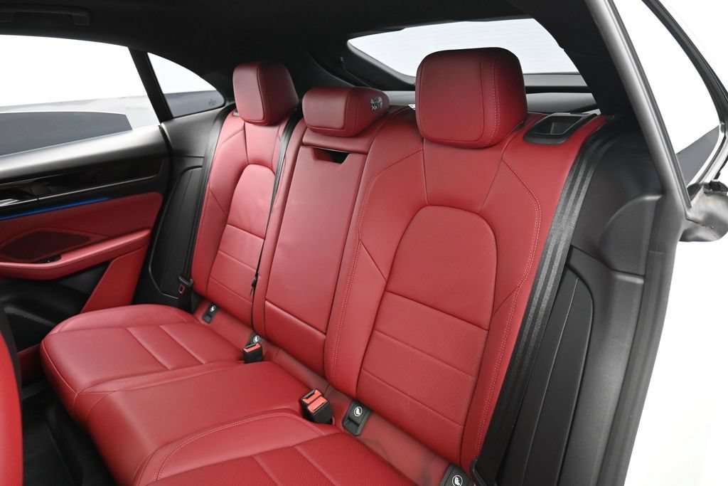 Certified 2025 Porsche Macan 4S Electric AWD/4WD image 23