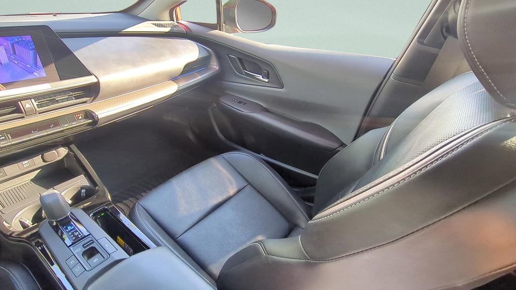 Used 2024 Toyota Prius XLE FWD image 12